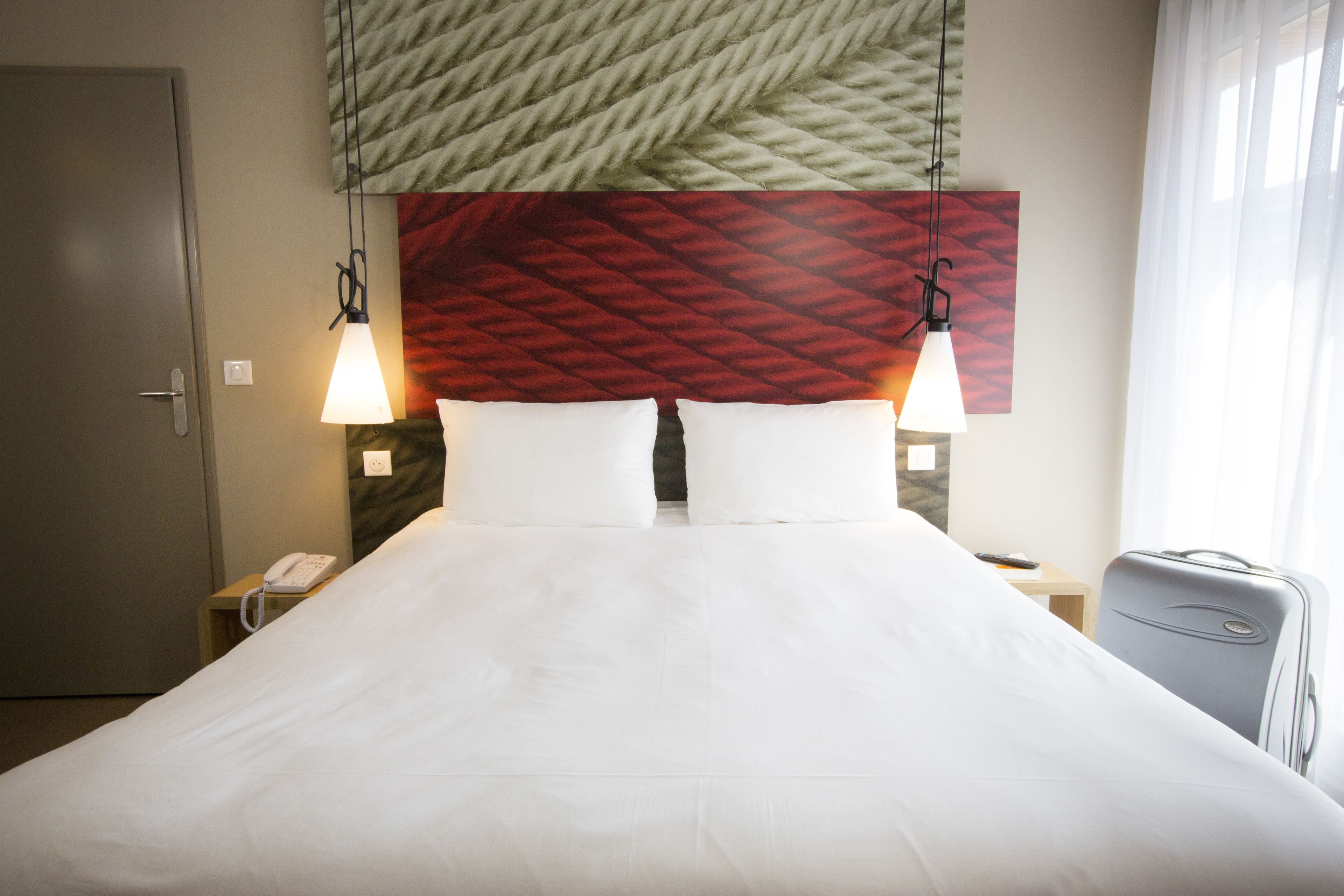 standard room, 1 double bed | in-room safe, desk, soundproofing, free cots/infant beds