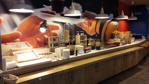 Daily buffet breakfast (EUR 11.5 per person)