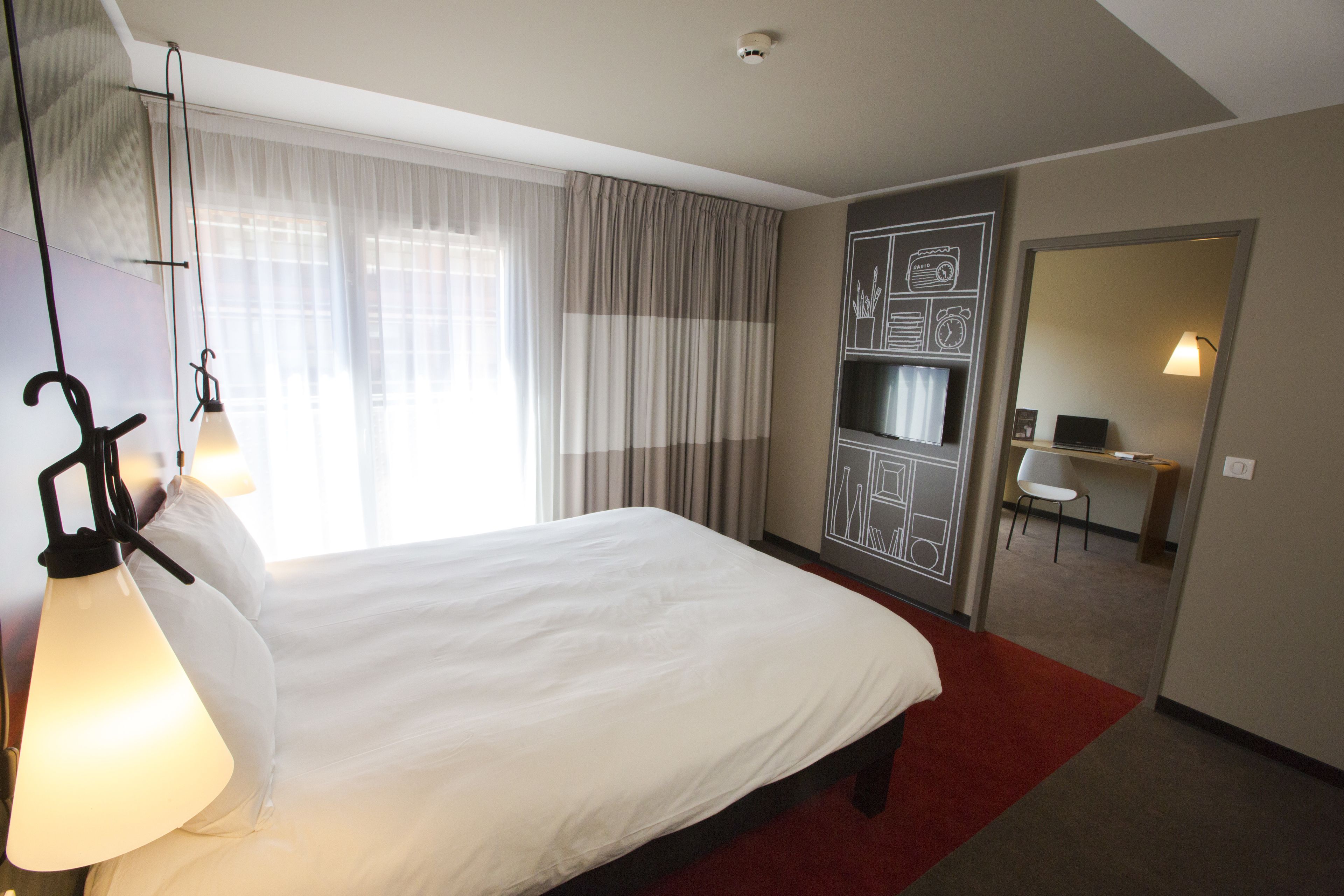 standard room, 1 double bed | in-room safe, desk, soundproofing, free cots/infant beds