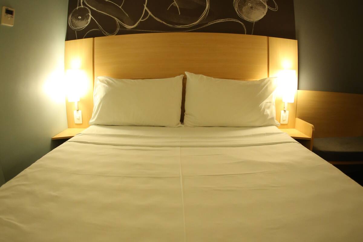 standard room, 1 double bed | minibar, in-room safe, desk, soundproofing