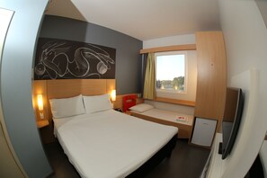 Chambre Standard, 1 lit double | Minibar, coffres-forts dans les chambres, bureau, chambres insonorisées