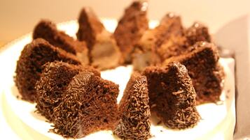 Daily buffet breakfast (BRL 42.00 per person)