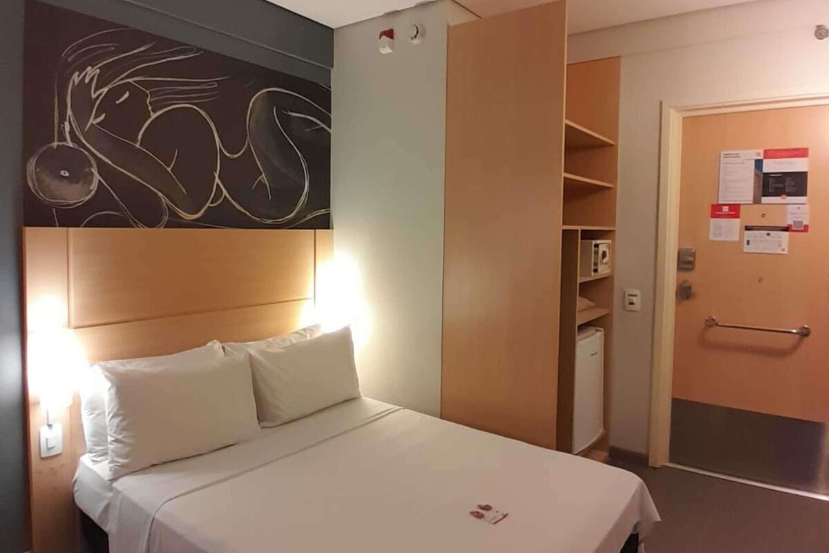 Standard Room, 1 Double Bed, Accessible | Minibar, in-room safe, desk, soundproofing