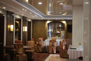 Breakfast, lunch, dinner served; al fresco dining 