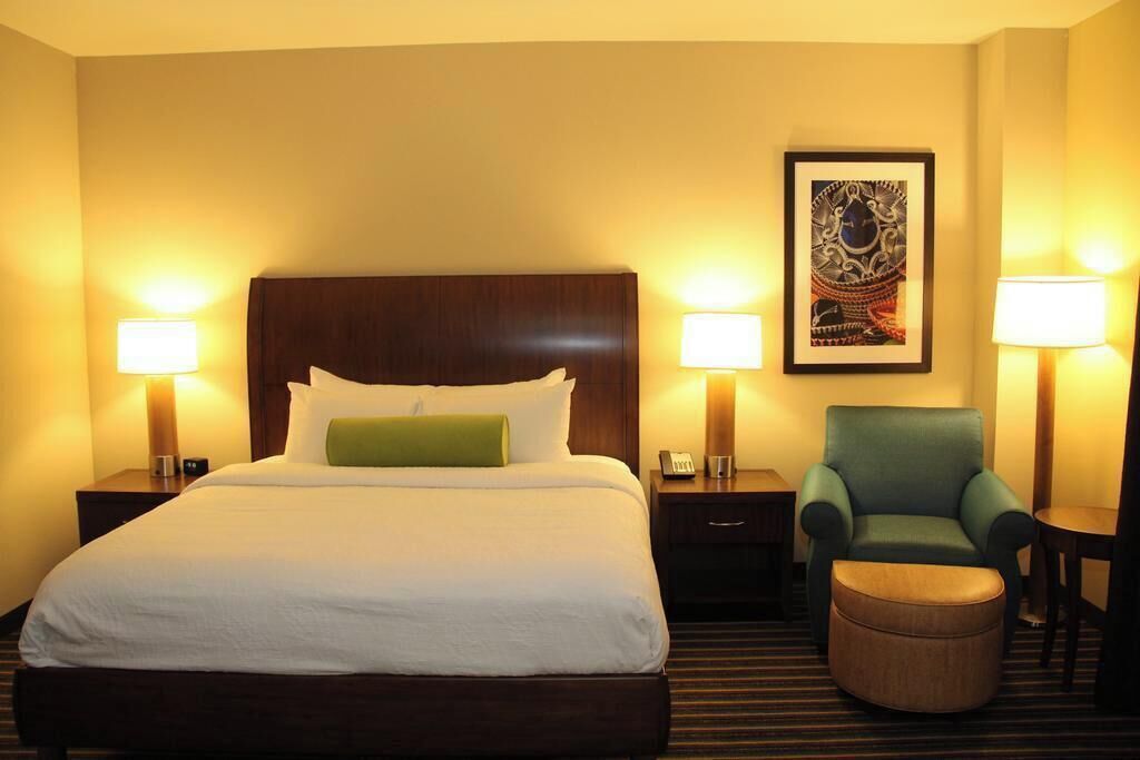 Luxe beddengoed, pillowtop-bedden, een kluis op de kamer, een bureau