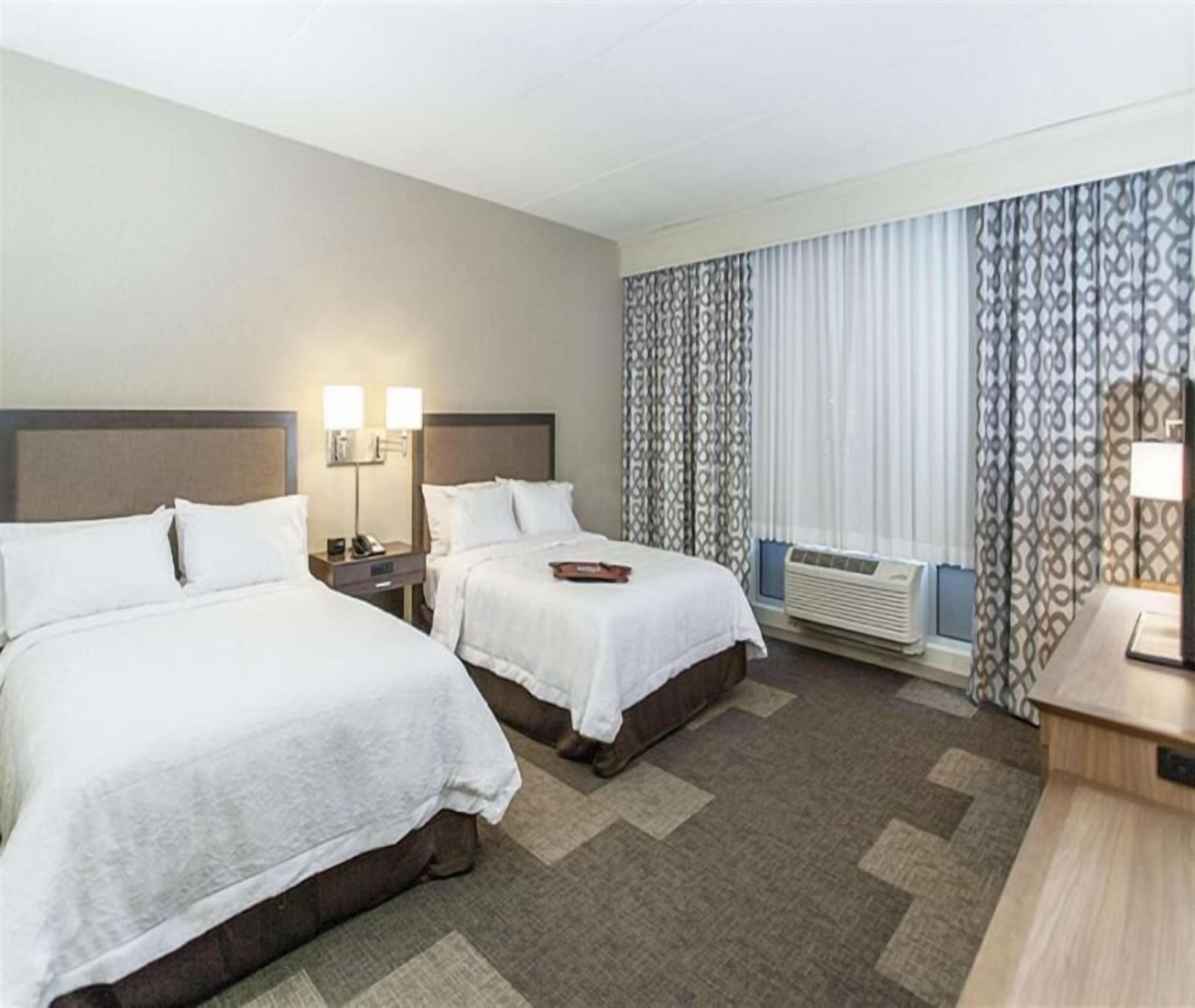 Escritorio, tabla de planchar con plancha y cunas gratuitas 