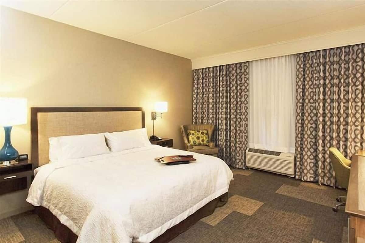 Desk, iron/ironing board, free cribs/infant beds, free WiFi