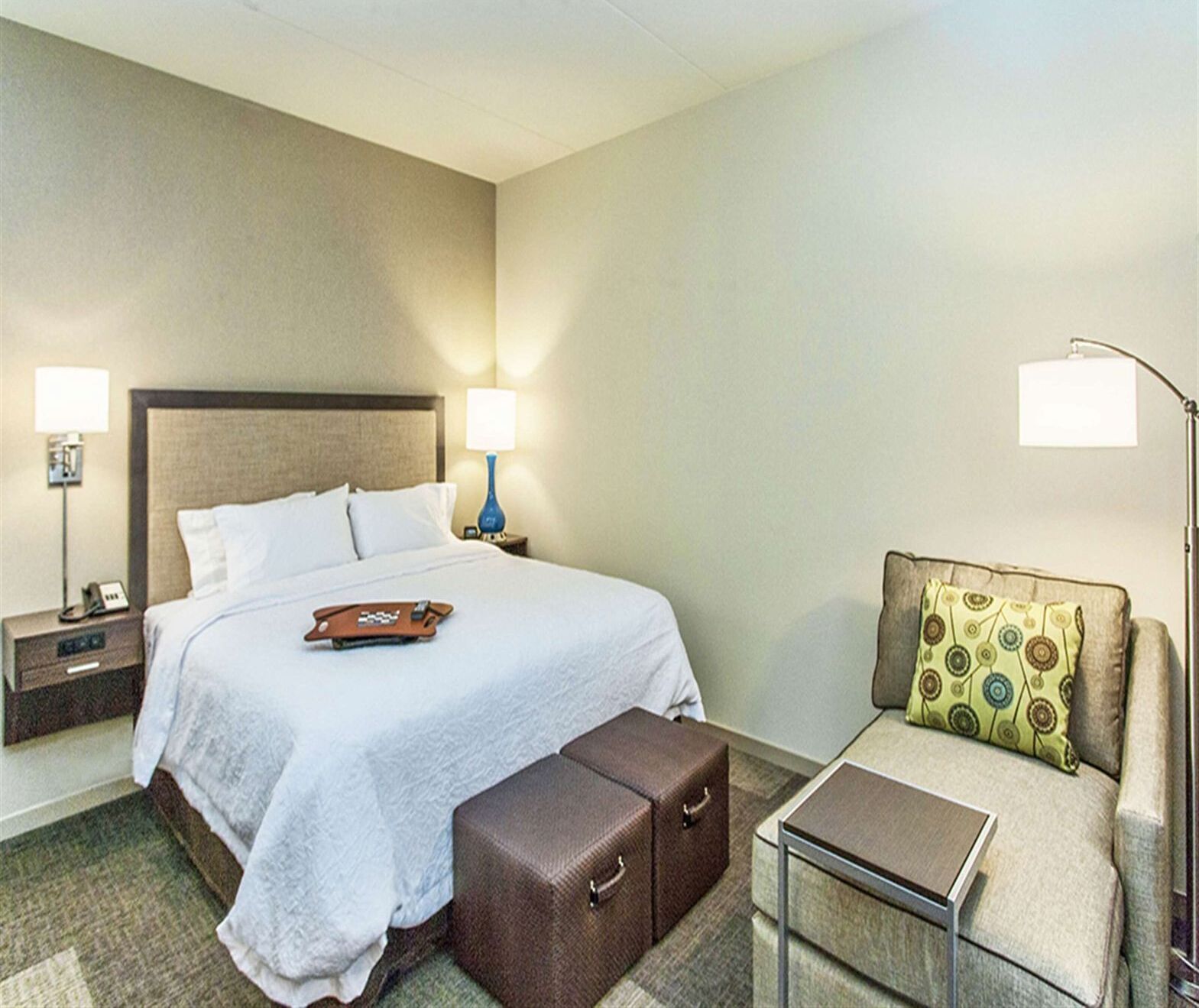 Escritorio, tabla de planchar con plancha y cunas gratuitas 