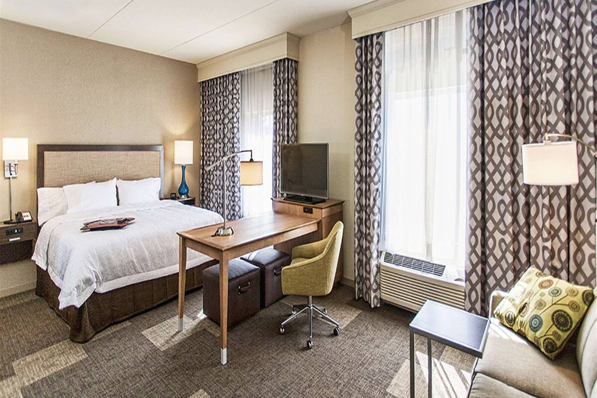 studio, 1 king bed, kitchenette | desk, iron/ironing board, free cots/infant beds, free wifi