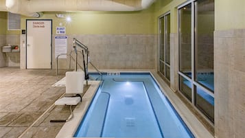 Indendørs pool