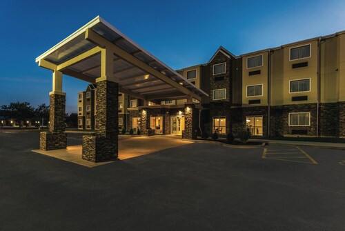 La Quinta Inn & Suites by Wyndham Collinsville - St. Louis