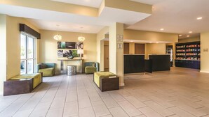 A lobby with seating, a reception desk, and a snack area. - La Quinta Inn & Suites by Wyndham Collinsville - St. Louis (Collinsville)