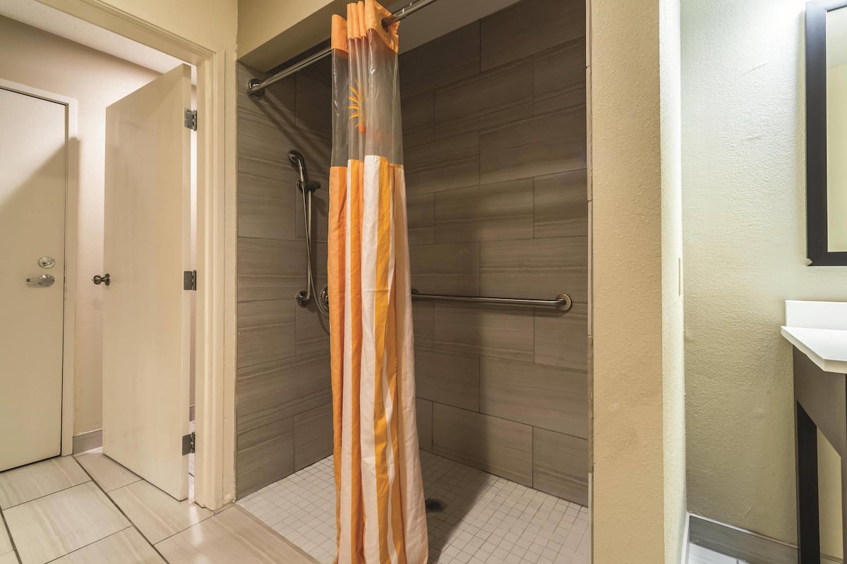 Room, 1 King Bed, Accessible, Non Smoking (Mobility Accessible) | Pillowtop beds, desk, blackout drapes, iron/ironing board