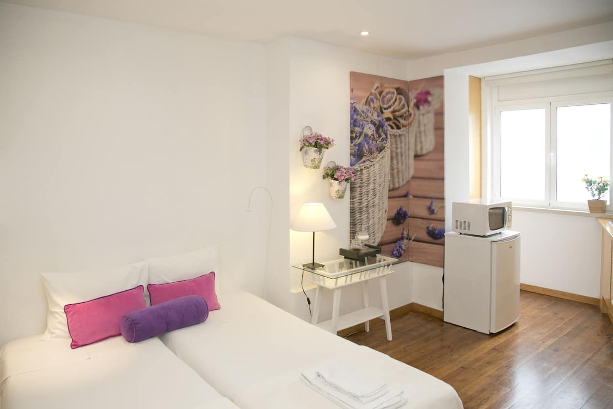 Studio, 2 Single Beds