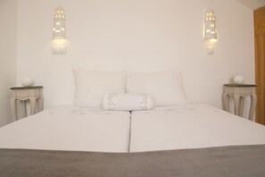 Appartement, 2 slaapkamers, terras | Een strijkplank/strijkijzer, gratis wifi