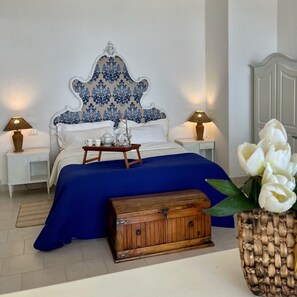 Sängtillbehör av högsta kvalitet, skrivbord och sängkläder