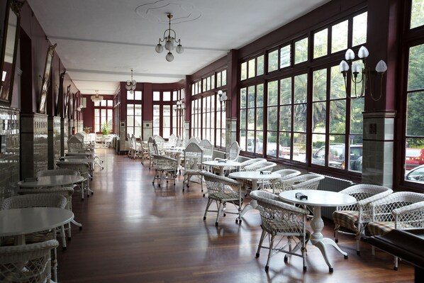 Bar (on property) - Gran Hotel Balneario de Liérganes (Liérganes)