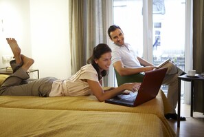 Desk, blackout drapes, rollaway beds, free WiFi - Balneario Acuña (Caldas de Reis)