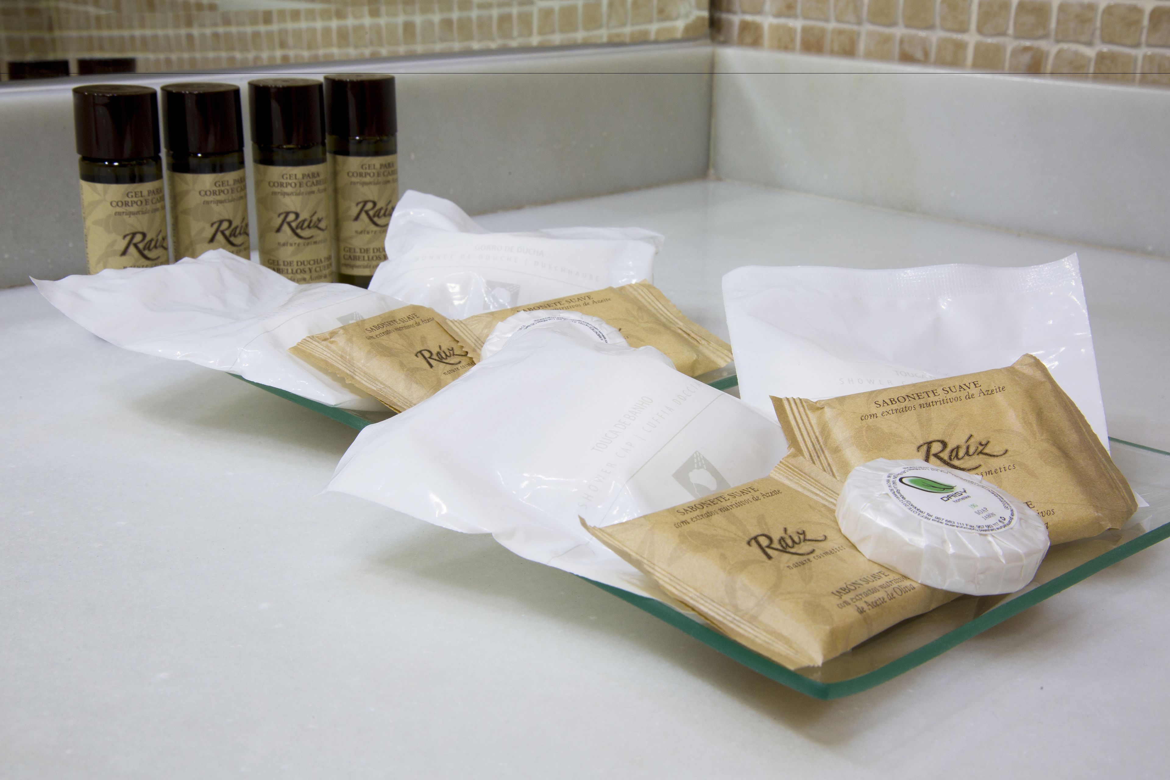 shower, free toiletries, hair dryer, bidet