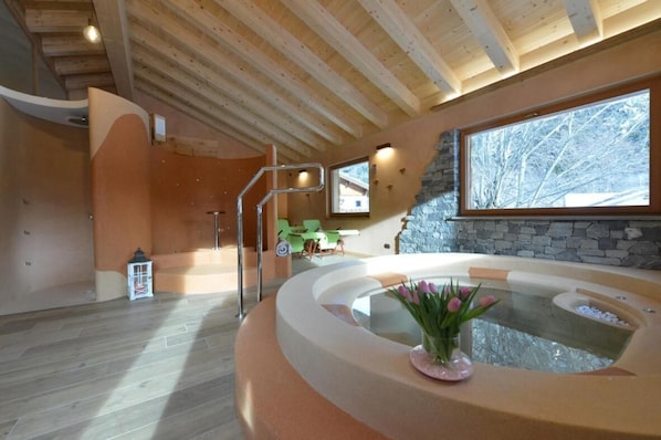 Douche, séchoir à cheveux, serviettes fournies