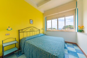 Double Room | In-room safe, desk, soundproofing, cots/infant beds