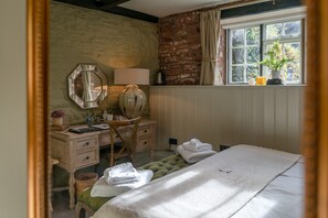 スタンダード ダブルルーム ダブルベッド 1 台 エンスイート ガーデンビュー | 客室ごとに異なる装飾、デスク、ノートパソコン用作業スペース