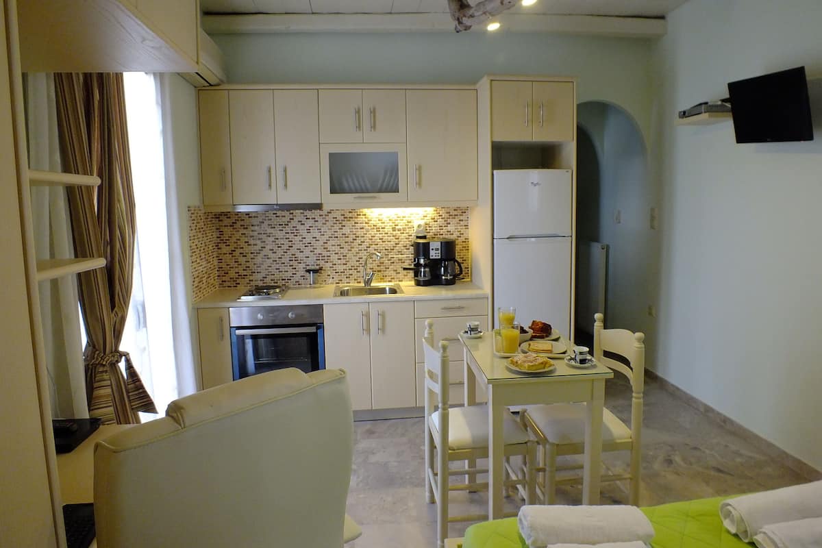 Superior Studio | Private kitchenette | Espresso maker, coffee/tea maker, full-sized fridge, stovetop