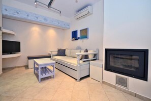 Design Suite, 2 Bedrooms, Ground Floor (some steps down) | Living area