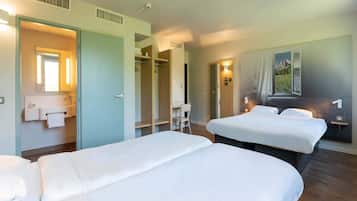 Quadruple Room, Non Smoking | Desk, soundproofing, iron/ironing board, free WiFi