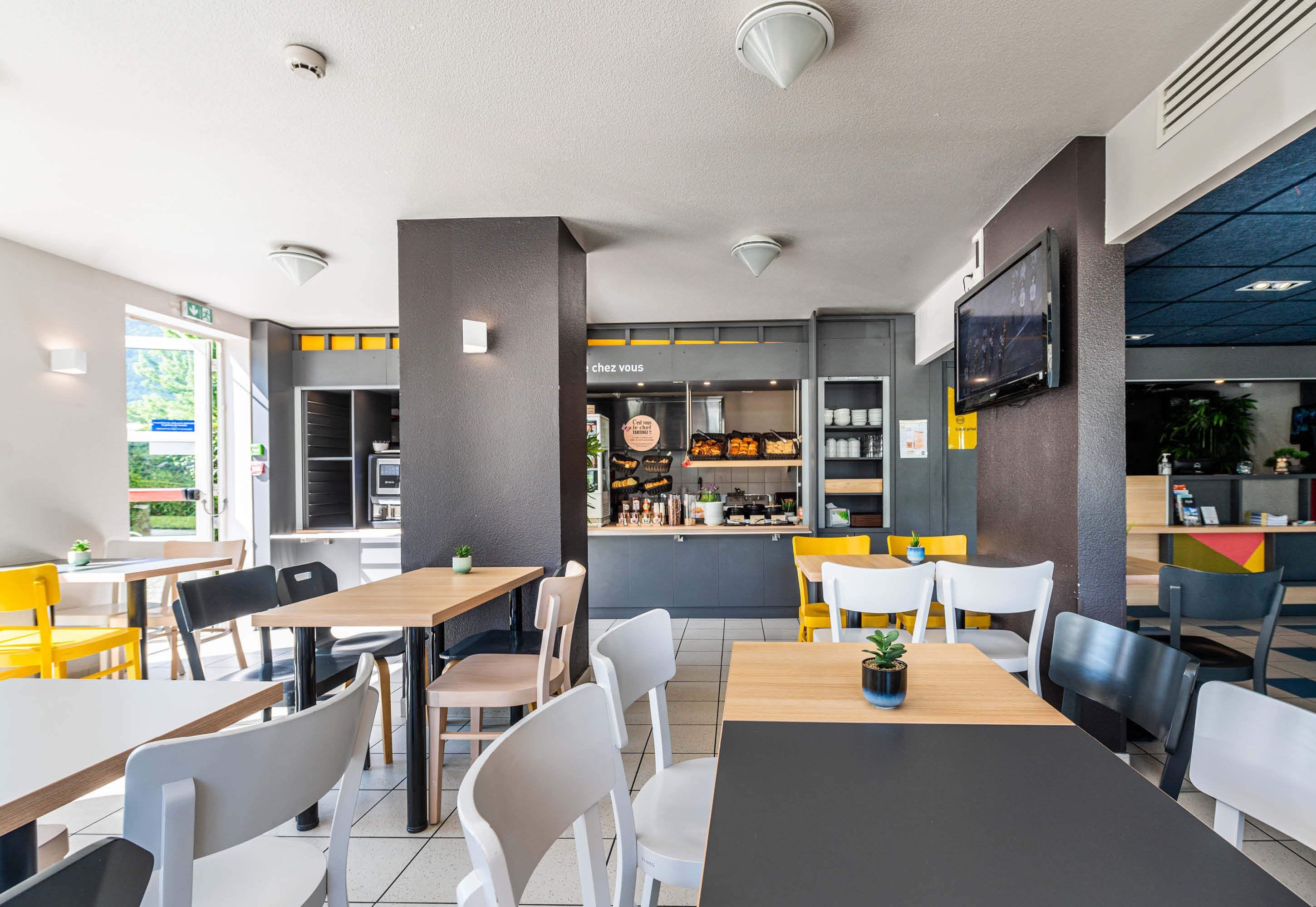 Petit déjeuner buffet servi tous les jours en supplément