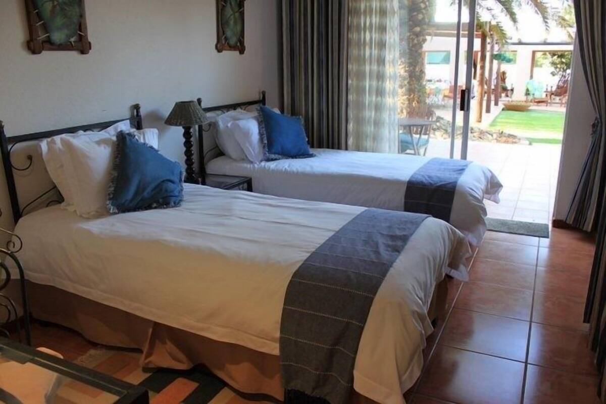 King/Twin Bedded room with En-Suite Bath (3) | Desk, blackout curtains, free WiFi
