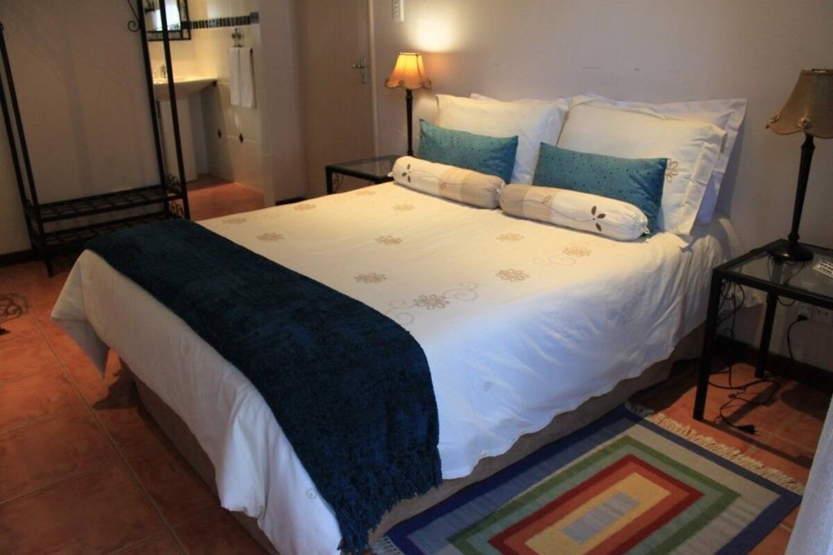 Queen Bedded Room with En-Suite Bathroom (2) | Desk, blackout curtains, free WiFi