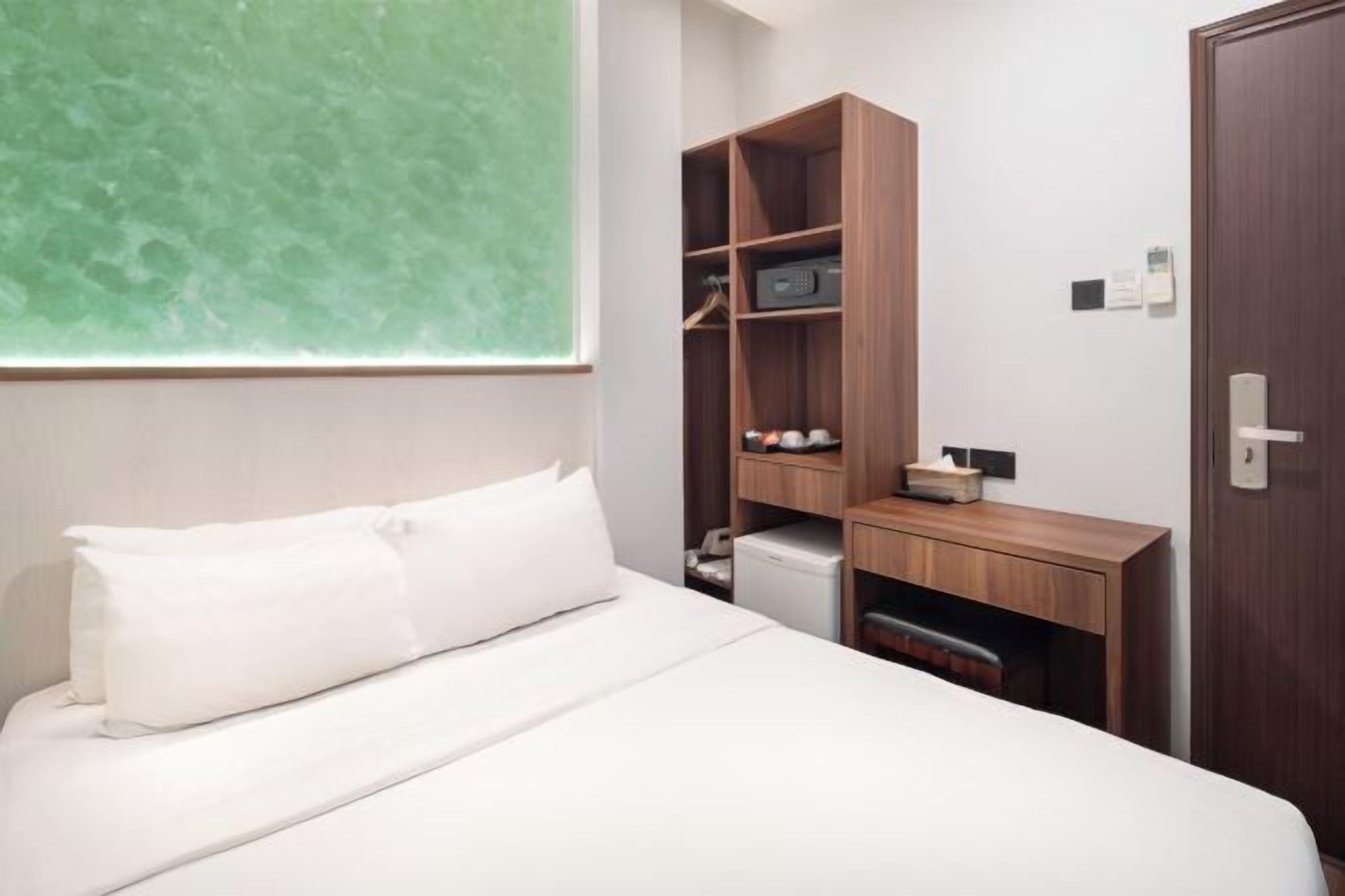 In-room safe, desk, laptop workspace, blackout drapes