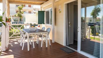 Mobile Home, Multiple Beds, 2 Bathrooms, Beachside (Gardenia) | In-room safe, rollaway beds, free WiFi