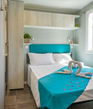 Stacaravan, Meerdere bedden, 2 badkamers, aan het strand (Gardenia) | Een kluis op de kamer, extra bedden (toeslag), gratis wifi