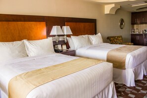 Habitación doble estándar | Ropa de cama de alta calidad y caja de seguridad en la habitación