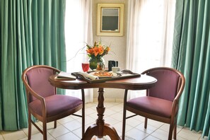客房内用餐