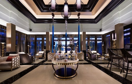 3 bars/lounges, cocktail bar. The Trans Resort Bali
