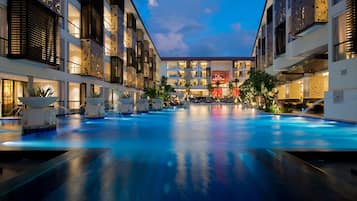 Outdoor pool, open 7:00 AM to 7:00 PM, pool umbrellas, pool loungers