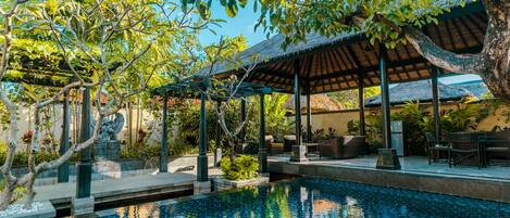 Outdoor pool, open 7:00 AM to 7:00 PM, pool umbrellas, sun loungers