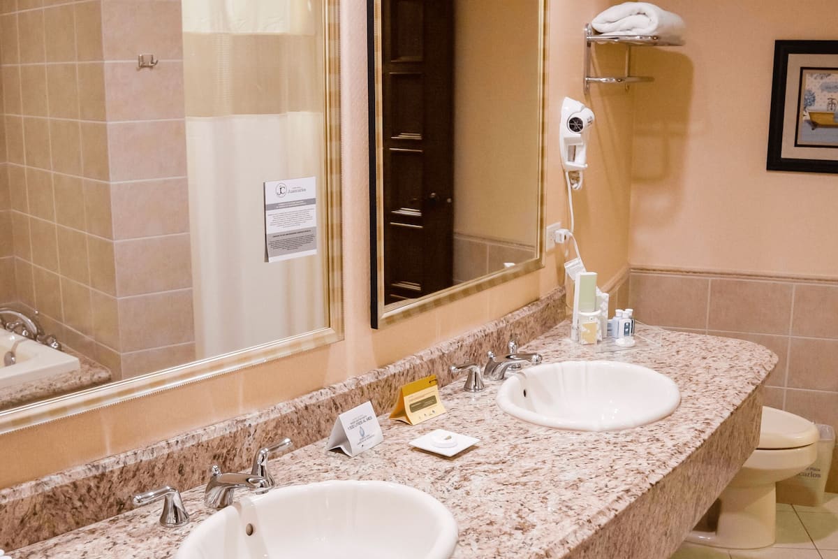 Salle de bain | Articles de toilette gratuits, sĂšche-cheveux, serviettes fournies, savon