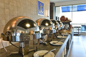 Termasuk sarapan pesanan masak setiap hari 