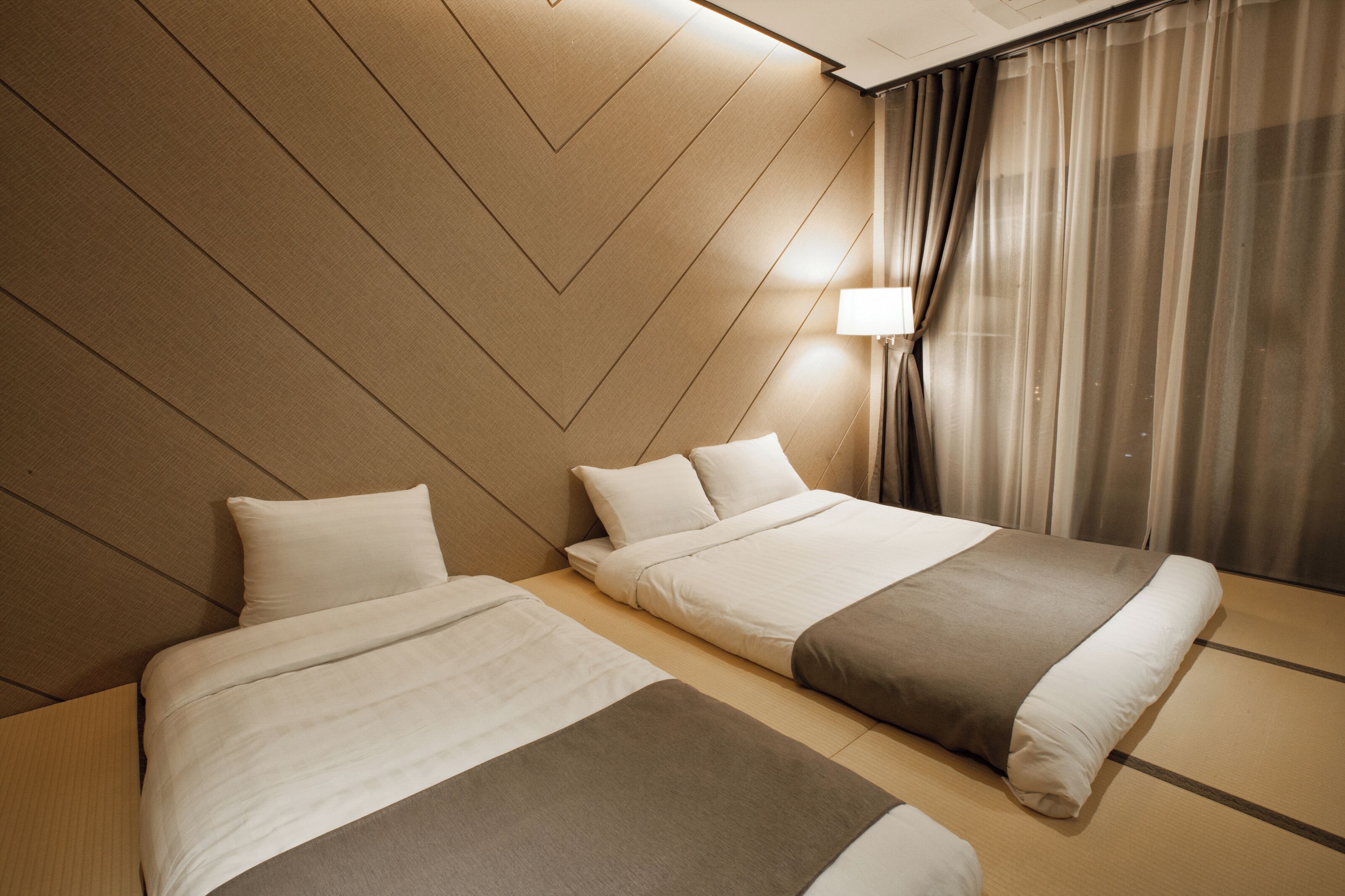 Caja de seguridad en la habitación y sistema de insonorización 