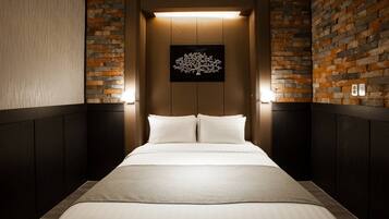 Junior Double Room | In-room safe, soundproofing, free WiFi, bed sheets