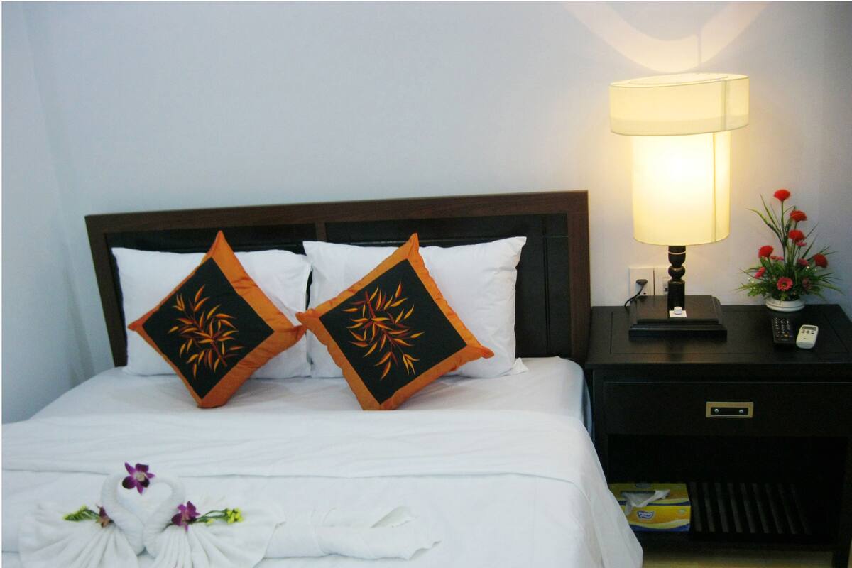 Minibar, WiFi (free), individually furnished
