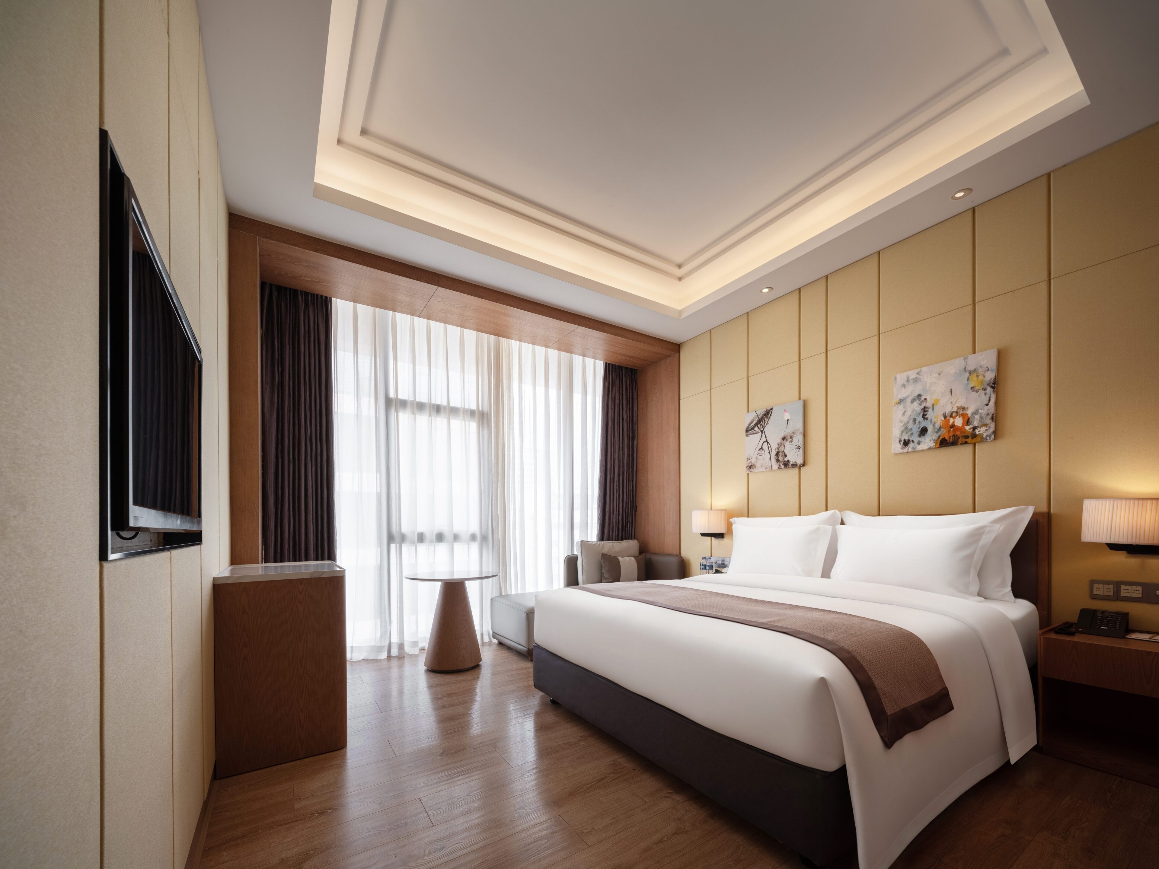 ألحفة محشوة بالريش وخزنة داخل الغرفة وستائر تعتيم ومكواة/لوح كي