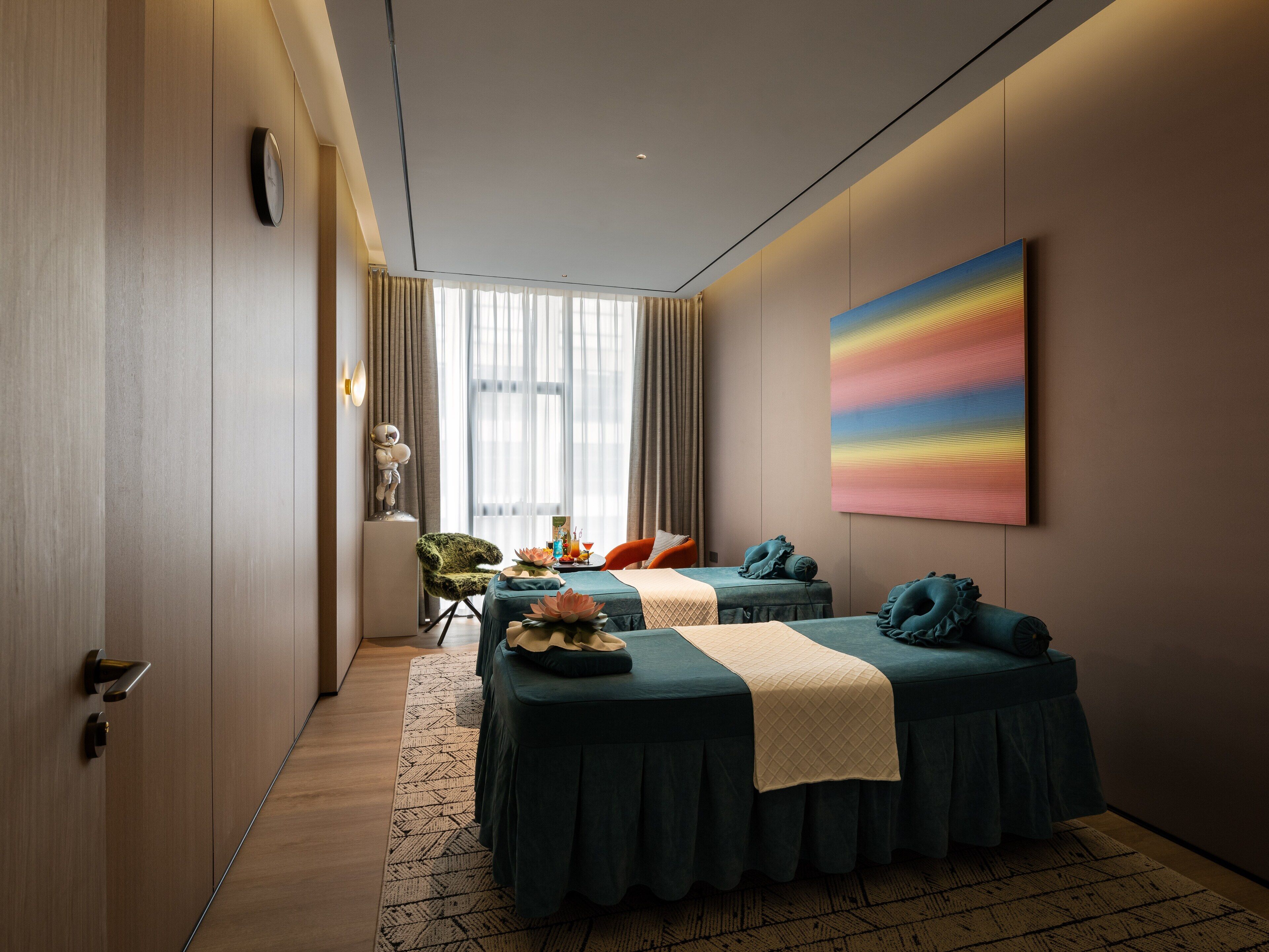 Un sauna, una bañera de hidromasaje, baño turco, tratamientos corporales