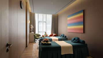 Un sauna, una bañera de hidromasaje, baño turco, tratamientos corporales