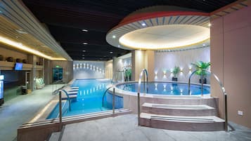 Sauna, bathtub spa, ruang uap, perawatan tubuh, dan hidroterapi