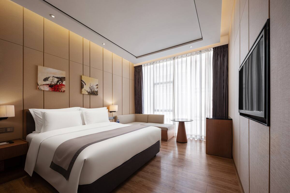 Habitación superior | Edredones de plumas, caja fuerte, cortinas opacas
